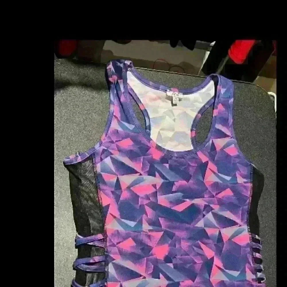 fIT iN Two piece work out fit Size Small/Medium & Large/Xlarge Available
